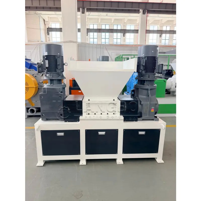 ultimo caso aziendale circa Double Shaft Shredder Machine for Bulky Plastic Waste Processing in Spain Recycling System