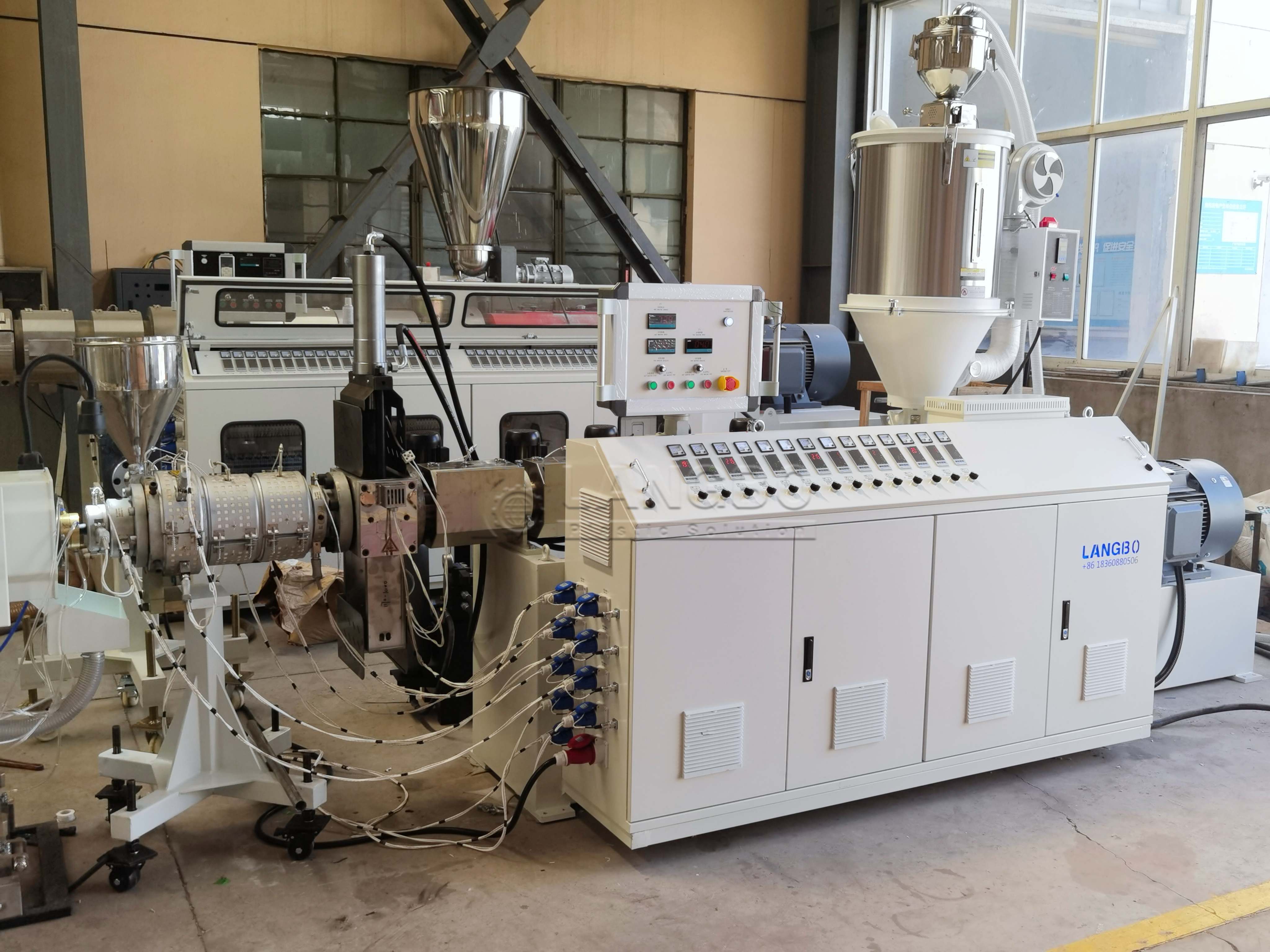 ultimo caso aziendale circa Tunisia PE Pipe Extrusion Line Project for Water Supply and Infrastructure Applications