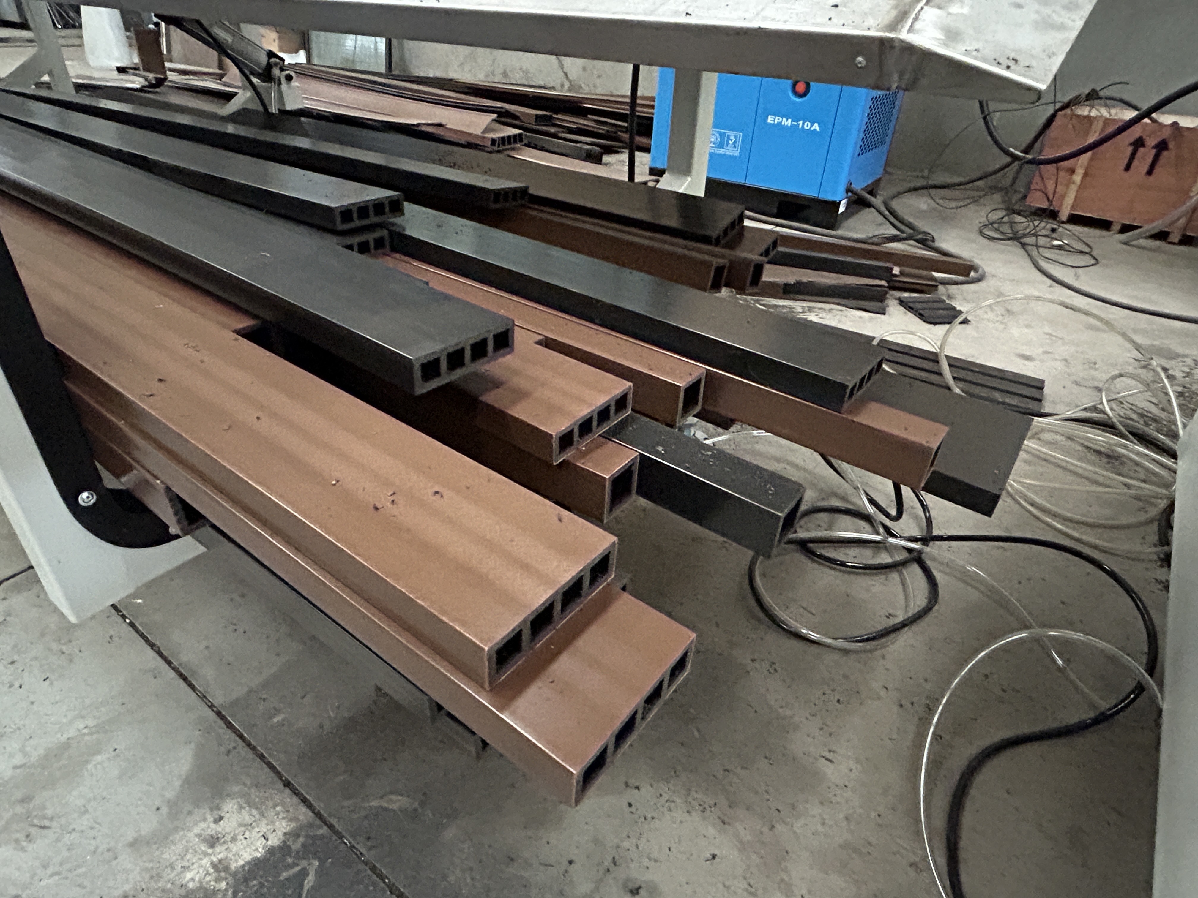 ultimo caso aziendale circa Building a WPC Decking Manufacturing Solution for Outdoor Flooring Applications in Romania