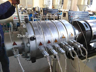 Linea di estrussione del condotto elettrico in PVC da 55 kW 20 - 110 mm ad alta velocità