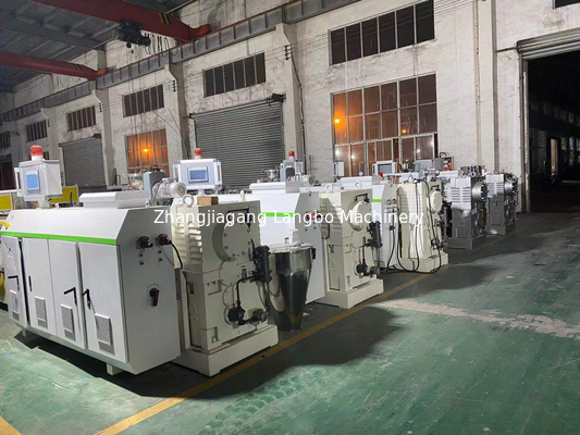 Linea di produzione di tubi in PVC a controllo PLC alta produzione e produttività
