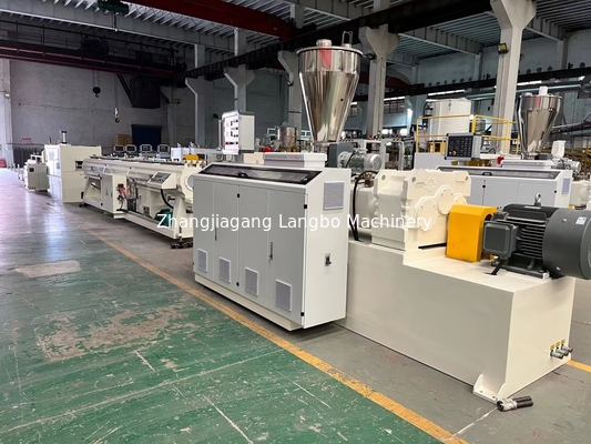Espulsore del tubo del PVC di alta qualità 16-160mm di capacità 150-250KG/H