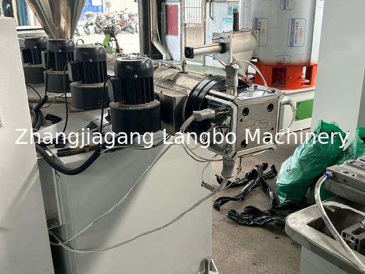 22kw Pvc Baseboard Profile Extrusion Line Twin Screw 8 metri di lunghezza