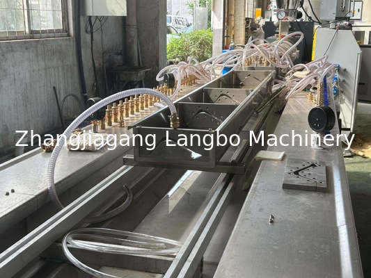 Linea di produzione di macchine di estrusione per profilo di pannelli di parete di recinzioni di vetro in PVC di plastica su misura