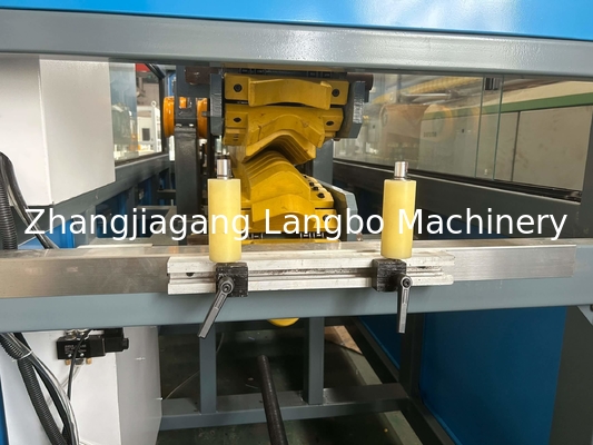 Linea di produzione di macchine di estrusione per profilo di pannelli di parete di recinzioni di vetro in PVC di plastica su misura