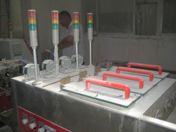 Il PVC del bene durevole quattro convoglia vite del doppio della capacità fabbricante 250KG/H/350KG/H della macchina