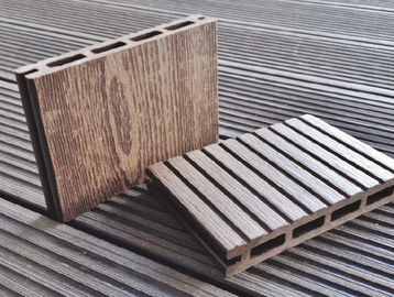 Linea di produzione di estrussione per pavimenti a profilati di legno e plastica