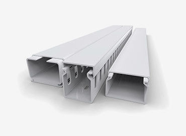 CONDOTTO DEL CAVO DEL PVC INCANALARE FABBRICAZIONE DELLA MACCHINA CON CONTROLLO DEL TOUCH SCREEN DELLO SPA