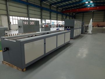 Linea di estrussione di produzione di pannelli di PVC WPC PE per profilo di soffitto per pavimenti