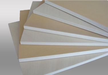 Linea di produzione di pannelli di soffitto in PVC macchina di estrusione automatica per la produzione di cartoni di plastica