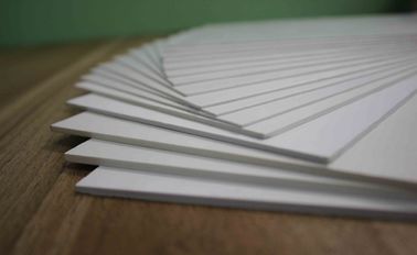 Linea dell'estrusione dello strato della schiuma della schiuma del PVC del bordo di produzione della linea/PVC dello strato del PVC spumato libero libero della linea/decorazione