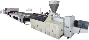 Linea di plastica dell'estrusione di profilo di WPC, linea di produzione automatica di UPVC Windows