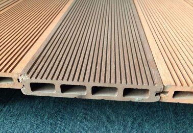 WPC Decking Flooring Post Composite Profile Rail Extrusion Production Line Machine per la fabbricazione di pavimenti