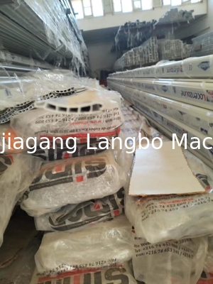 Linea di produzione di profili in PVC per tende Estrusore a doppia vite conico