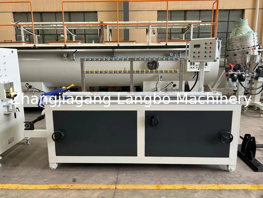 Macchina per la produzione di strisce di etichette in PVC al dettaglio e linea di estrusione per profili con estrusore a doppia vite conico a bordo liscio di larghezza uniforme