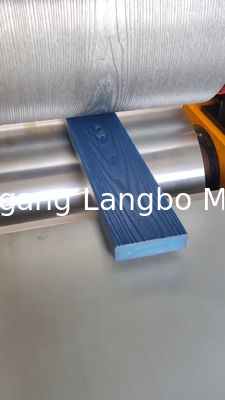 Macchina per realizzare la laminazione composita di porte di pavimentazione in legno/plastica/macchina di incisione