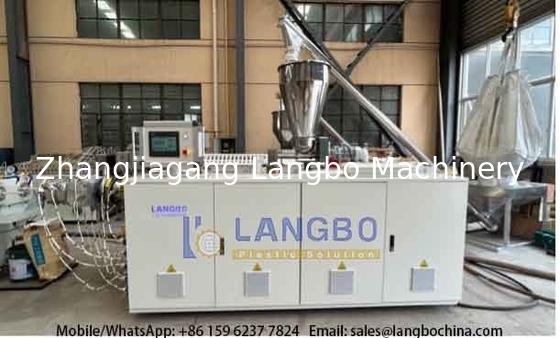 50-200mm PVC-U Pipe Extrusion Line Con 80/156 55kw Gearbox Integrato E Motore Siemens