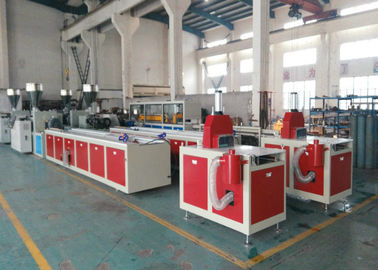 Linea di plastica dell'estrusione dello strato della schiuma della plastica e di legno del PVC una garanzia da 1 anno