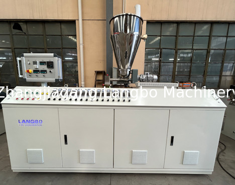 Linea di produzione di macchine per la produzione di tubi in PVC elettrici in plastica/linea di estrusione di tubi di condotto in PVC