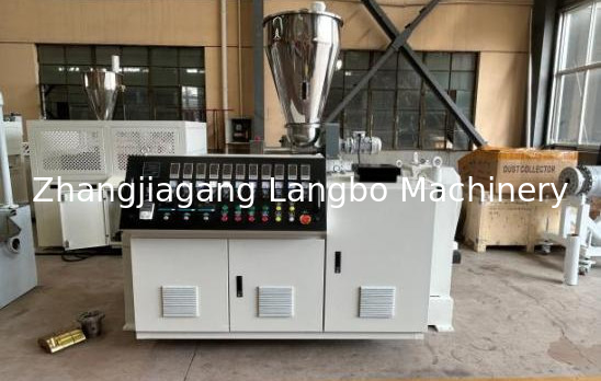 55 kW di potenza motrice per estrussione di profili in PVC