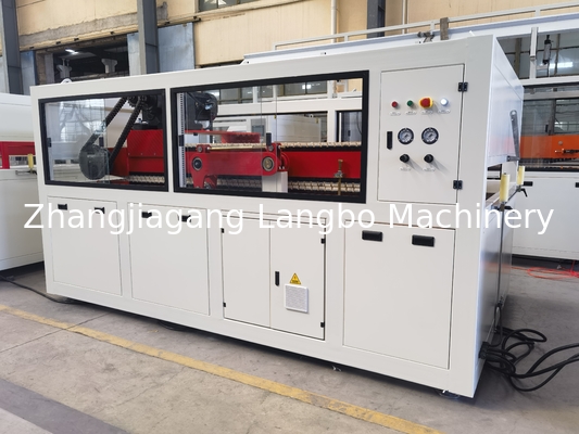 Linea di estrussione del profilo delle finestre in PVC macchina di estrussione 1200 mm linea di produzione di pannelli di soffitto in PVC con macchina di movimentazione automatica