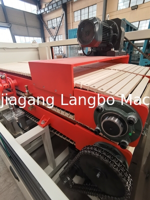 Estrusore automatico per cartoni a profilo in PVC per cornici di porte composite in legno e plastica