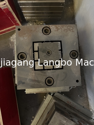 Macchina per estrusori per pannelli di parete in legno/plastica WPC/linea di estrussione