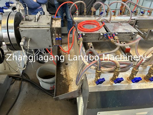 Macchina di produzione di tubi in PVC completamente automatica per l'approvvigionamento idrico, il drenaggio, l'industria chimica, il condotto minerario