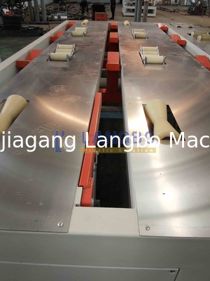Linea di produzione per estrusione di tubi e condotti in plastica PVC CPVC UPVC per acqua ed elettricità con estrusore, traino e taglio