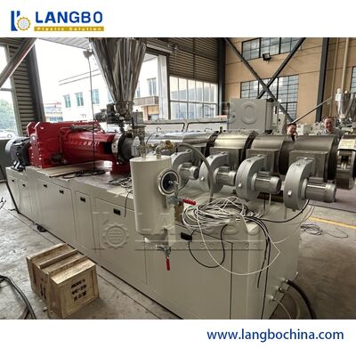 Linea di produzione di tubi in PVC a controllo PLC alta produzione e produttività