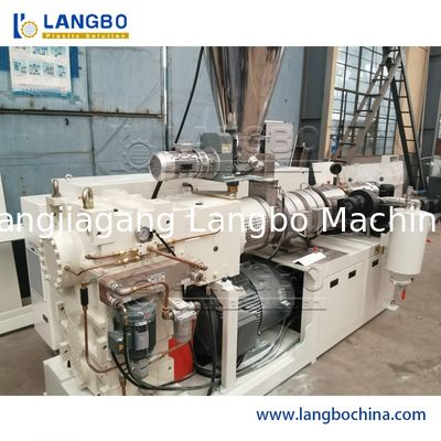 Extruder a vite doppie in Pvc automatico