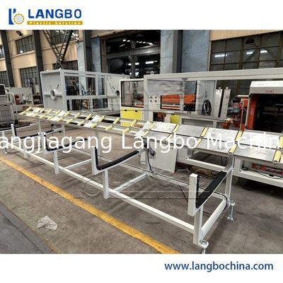 Macchina automatica per estrusione di tubi in PVC