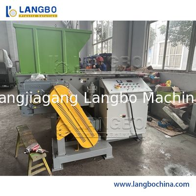 Trituratore a singolo albero per pallet di rifiuti di secchi in HDPE, grandi serbatoi di plastica