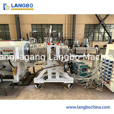 Equipaggiamento avanzato per la fabbricazione di tubi di tubi di plastica in PVC PE completamente automatico con controllo touch screen PLC