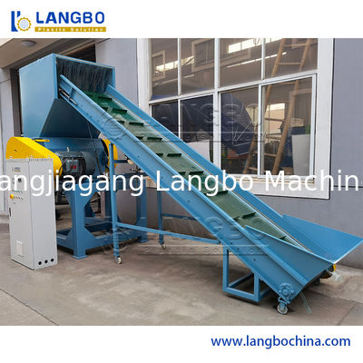 Macchine per il riciclaggio delle bottiglie di materiali plastici per animali domestici