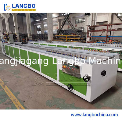 Linea di plastica dell'estrusione di profilo del PVC da 20 m. per la fabbricazione delle mattonelle dell'angolo del soffitto della parete