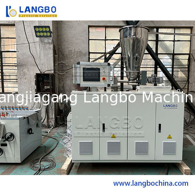 Linea di plastica dell'estrusione di profilo del PVC da 20 m. per la fabbricazione delle mattonelle dell'angolo del soffitto della parete