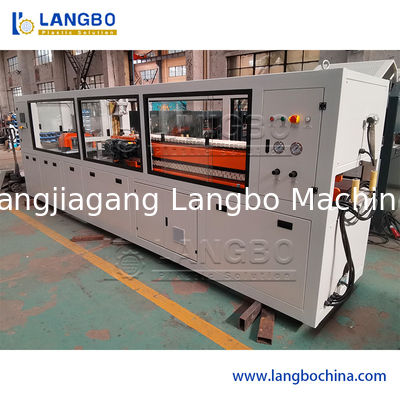 Linea ad alto rendimento capacità dell'estrusione di profilo del PVC di dimensione 250KG/H di profilo di 300MM