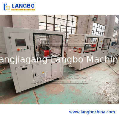 Linea ad alto rendimento capacità dell'estrusione di profilo del PVC di dimensione 250KG/H di profilo di 300MM