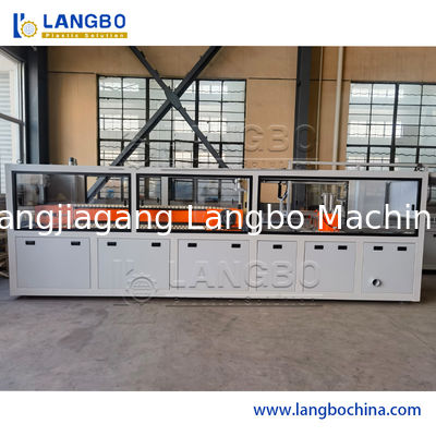 Linea dell'estrusione di profilo del PVC 150KG/H con il risparmio energetico di controllo del touch screen del Plc