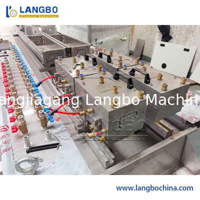 Linea dell'estrusione di profilo del PVC 150KG/H con il risparmio energetico di controllo del touch screen del Plc