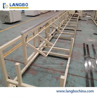 linea dell'estrusione di profilo del PVC di 300mm con il doppio estrusore a vite conico