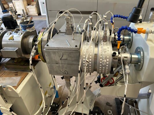 Macchina per estrusione di plastica Attrezzatura per plastica Estrusore per tubi in PVC PP PE Macchina per la produzione di tubi in PVC