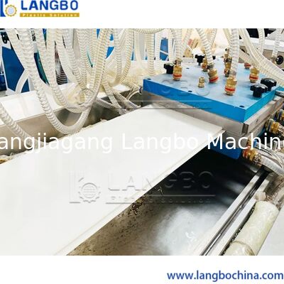 Strato automatico del PVC che fa macchina, linea di produzione del PVC del pannello della cavità di potere 55KW