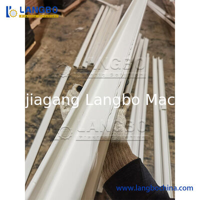 55/110 Extruder a doppia vite conica Linea di estrusione per profili in PVC per tronco di cavi da 1180 mm con potenza motrice di 22 kW