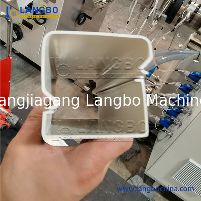 55/110 Extruder a doppia vite conica Linea di estrusione per profili in PVC per tronco di cavi da 1180 mm con potenza motrice di 22 kW