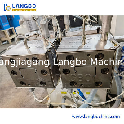 Prezzo di fabbrica 55/110 Estrusore conico a doppia vite per linea di estrusione di canaline per cavi in PVC con dimensioni del profilo di 1180 mm e potenza motore di 22 kW