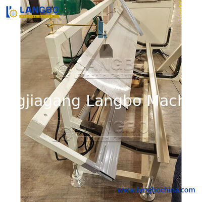 Macchina per la produzione di canaline per cavi in PVC con profilo da 1180 mm, con tavolo di calibratura da 8 m ed estrusore a doppia vite conica 55/110