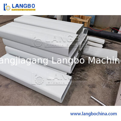 PP PE Legno Plastica Composito WPC Decking Wall Cladding Panel Profile Extrusion Machine/PVC Window and Door Profile Door Panel Extruder Machine Linee di produzione