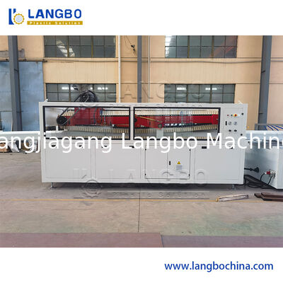 PP PE Legno Plastica Composito WPC Decking Wall Cladding Panel Profile Extrusion Machine/PVC Window and Door Profile Door Panel Extruder Machine Linee di produzione